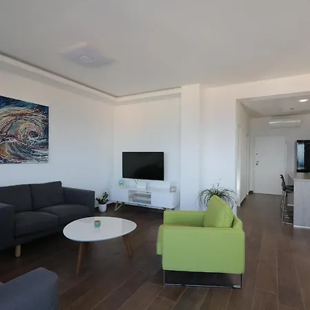 M&j Apartment *