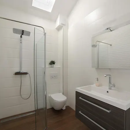 M&j Apartment *