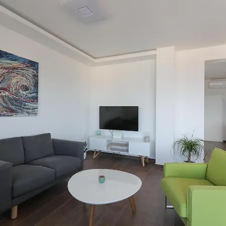 M&j Apartment