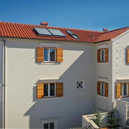 Apartment M&j Sutivan